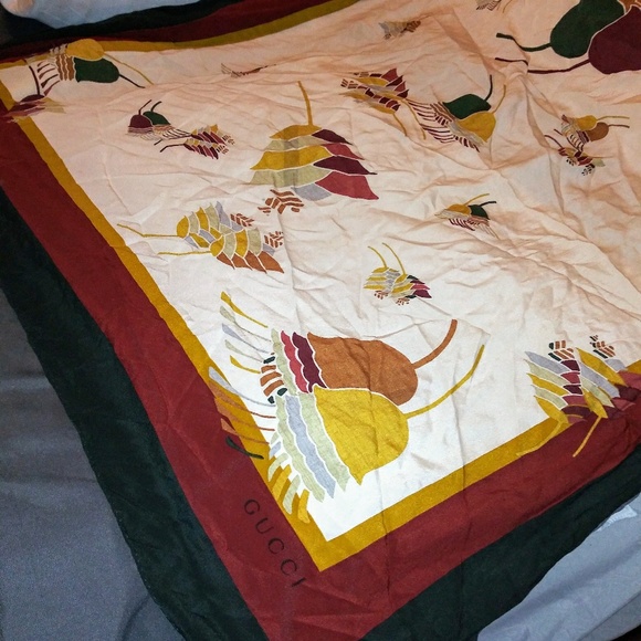 Large oversized Gucci wrap/Scarf - Picture 2 of 7